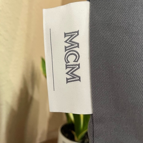 MCM LIMITED CANVAS TOTE - Picture 7 of 8